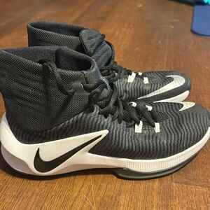 Nike Zoom Clearout basketball shoes Size 7.5